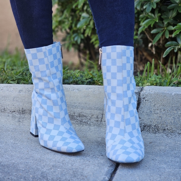 Womens Checkered Print Square Toe Block Heel Bootie - Picture 4 of 6